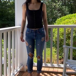 FRAME DISTRESSED JEANS